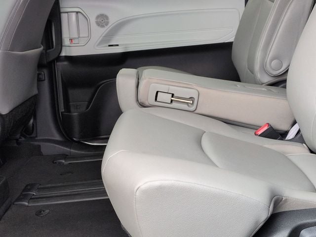 2025 Toyota SIENNA XLE XLE 8 Passenger