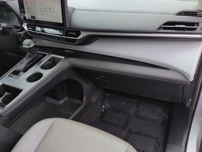 2025 Toyota SIENNA XLE XLE 8 Passenger