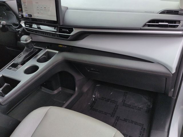 2025 Toyota SIENNA XLE XLE 8 Passenger