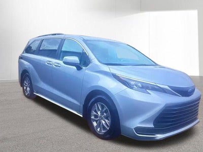 2025 Toyota SIENNA XLE XLE 8 Passenger
