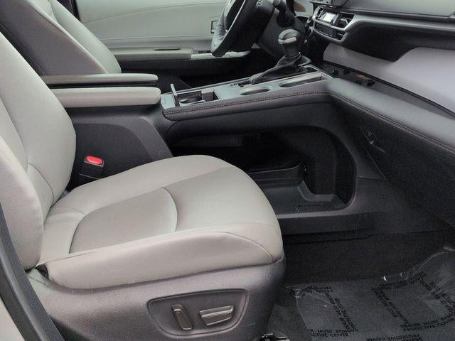 2025 Toyota SIENNA XLE XLE 8 Passenger