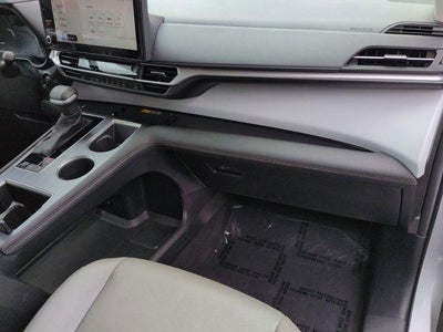 2025 Toyota SIENNA XLE XLE 8 Passenger