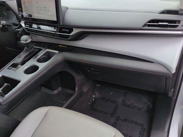 2025 Toyota SIENNA XLE XLE 8 Passenger