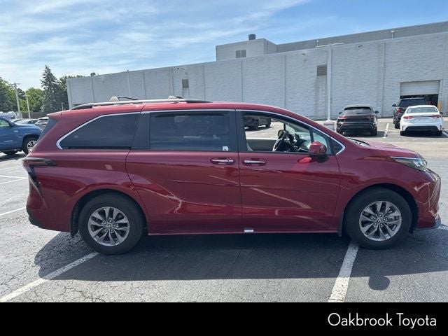 2024 Toyota Sienna XLE 8 Passenger