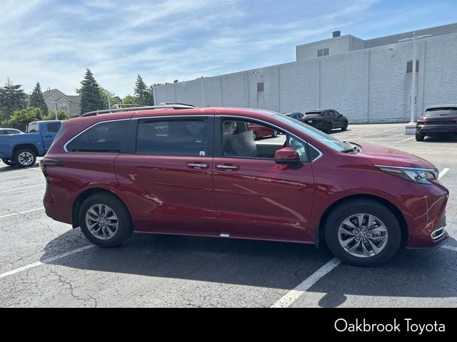 2024 Toyota Sienna XLE 8 Passenger