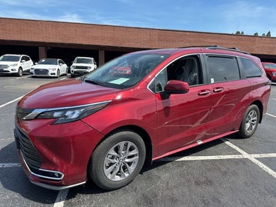2024 Toyota Sienna XLE 8 Passenger