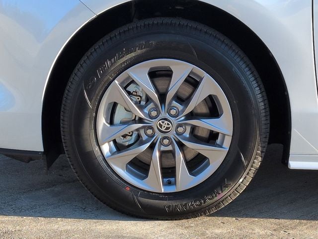 2026 Toyota SIENNA XLE XLE 8 Passenger