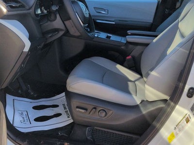 2026 Toyota SIENNA XLE XLE 8 Passenger