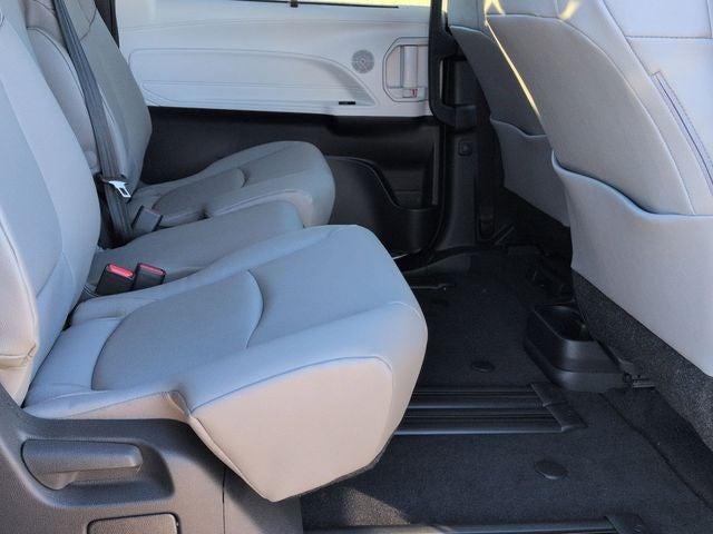 2026 Toyota SIENNA XLE XLE 8 Passenger