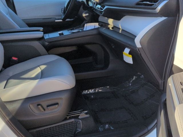 2026 Toyota SIENNA XLE XLE 8 Passenger