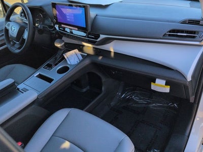 2026 Toyota SIENNA XLE XLE 8 Passenger