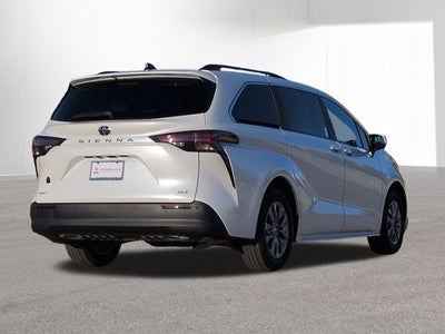 2026 Toyota SIENNA XLE XLE 8 Passenger