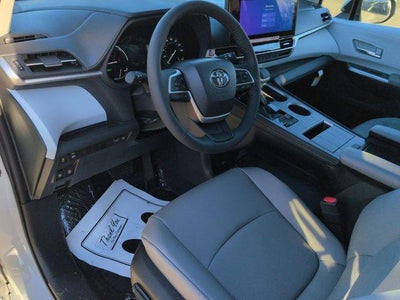 2026 Toyota SIENNA XLE XLE 8 Passenger