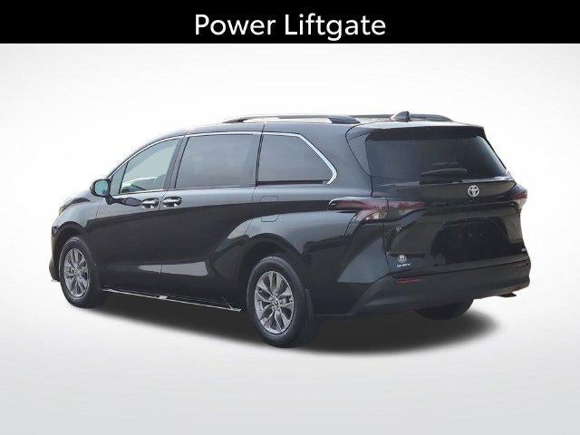2026 Toyota Sienna XLE 8 Passenger