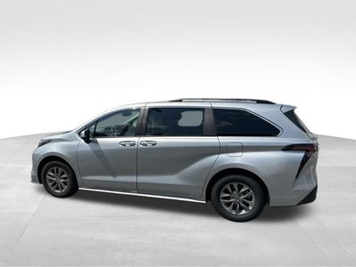 2025 Toyota Sienna XLE 8 Passenger