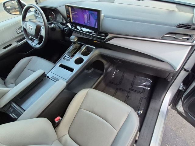 2025 Toyota Sienna XLE 8 Passenger