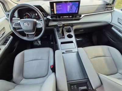2025 Toyota Sienna XLE 8 Passenger