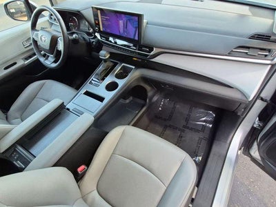 2025 Toyota Sienna XLE 8 Passenger
