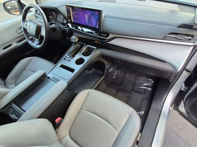 2025 Toyota Sienna XLE 8 Passenger