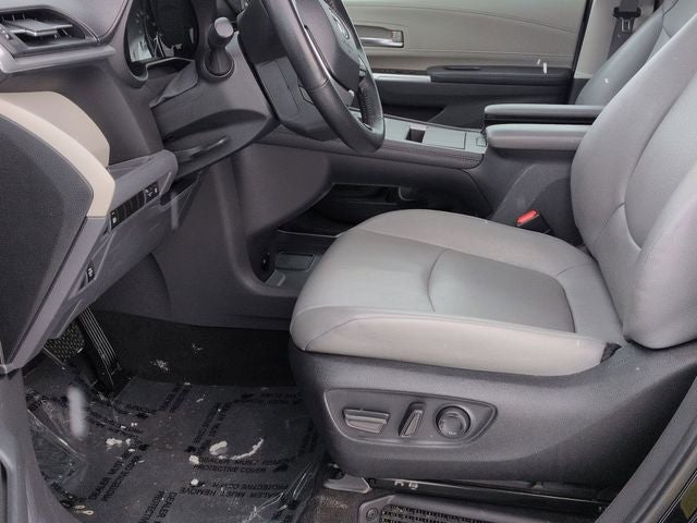 2024 Toyota SIENNA XLE XLE 8 Passenger
