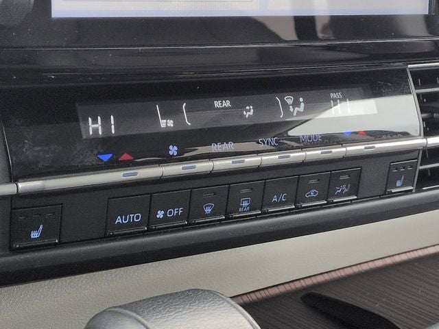 2024 Toyota SIENNA XLE XLE 8 Passenger