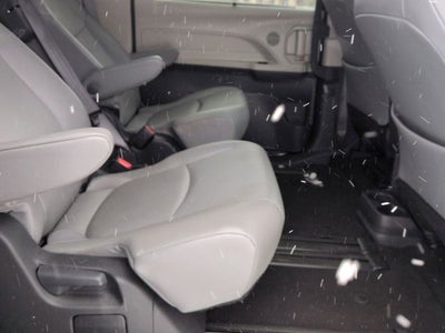 2024 Toyota SIENNA XLE XLE 8 Passenger