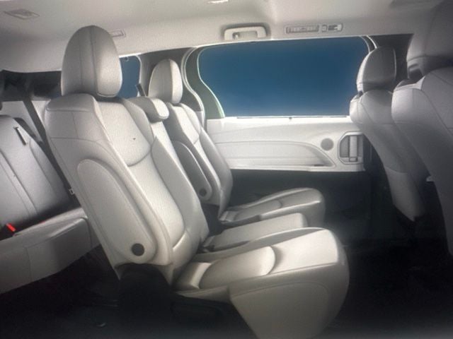 2026 Toyota SIENNA XLE XLE 8 Passenger