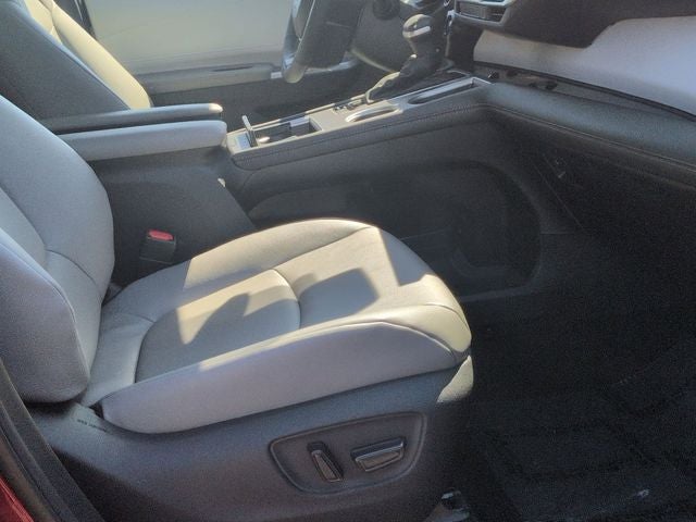 2026 Toyota SIENNA XLE XLE 8 Passenger