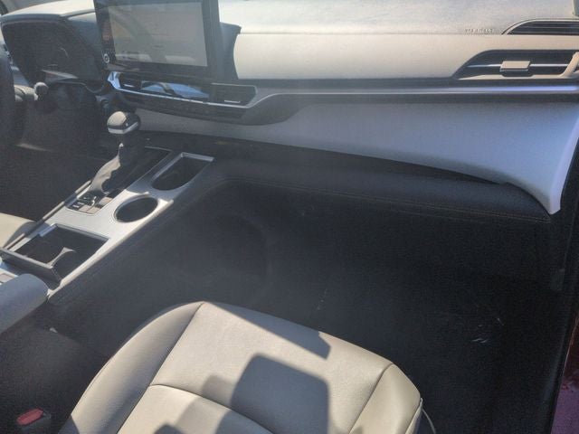 2026 Toyota SIENNA XLE XLE 8 Passenger
