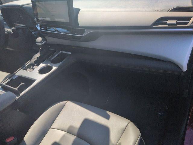 2026 Toyota SIENNA XLE XLE 8 Passenger
