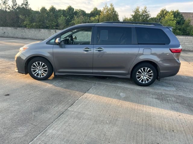 2018 Toyota Sienna XLE 8 Passenger