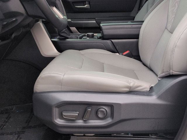 2024 Toyota TUNDRA 4X4 SR5