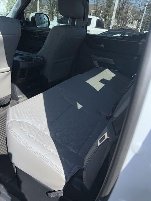 2024 Toyota TUNDRA 4X4 SR5