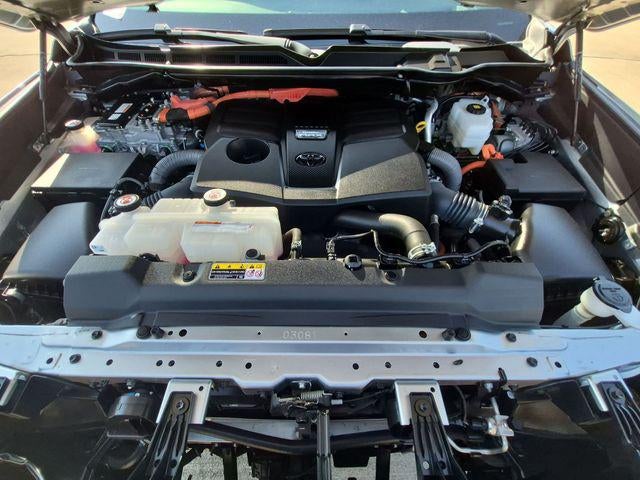 2022 Toyota Tundra i-FORCE MAX Platinum