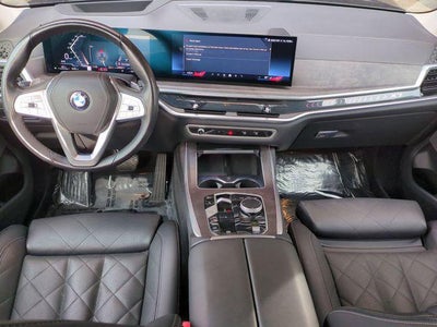 2025 BMW X7 xDrive40i