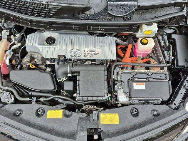 2013 Toyota PRIUS v Three