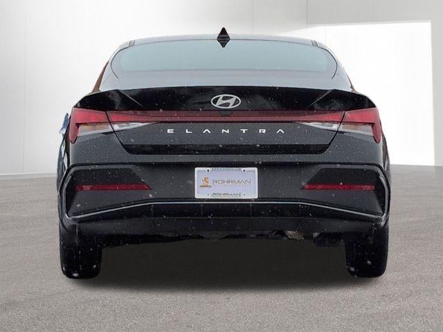 2024 Hyundai Elantra SE