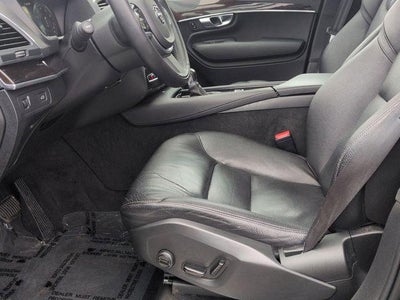 2019 Volvo XC90 T6 Momentum